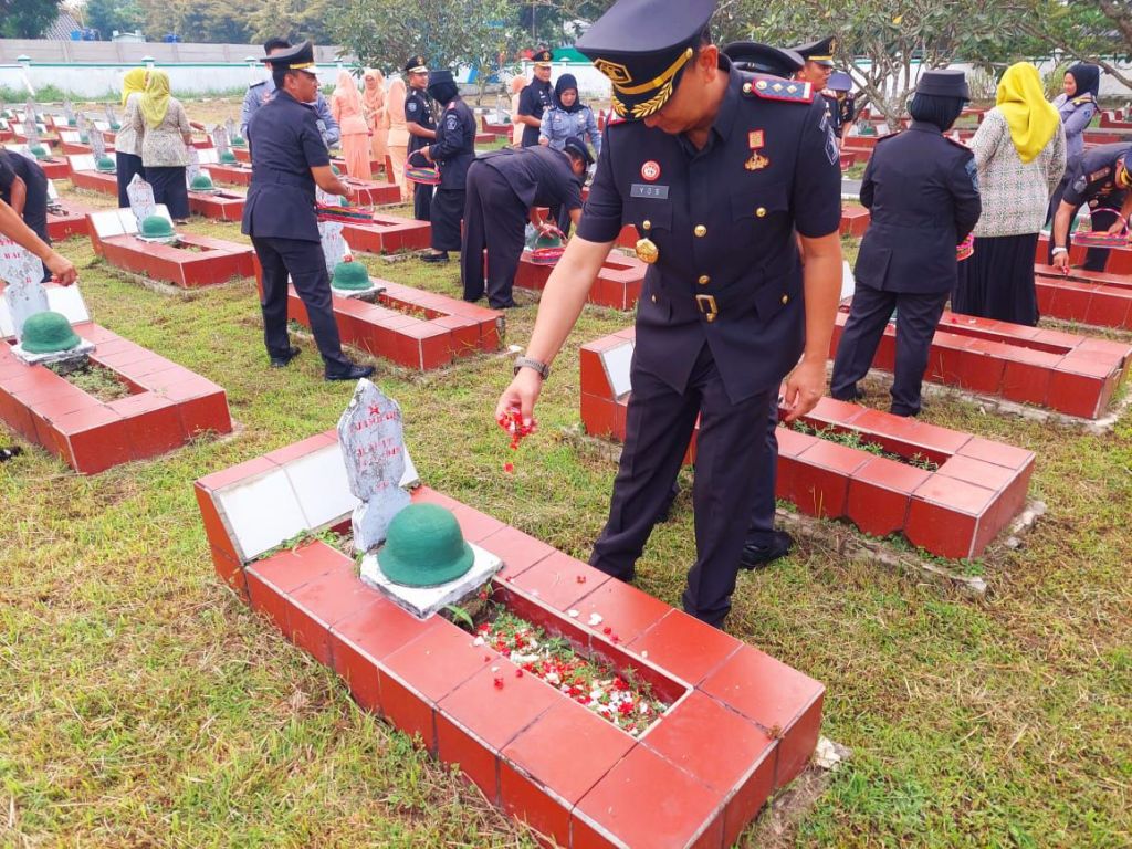 Peringatan Hari Bakti Pemasyarakatan Ke-60: Lapas Kelas IIA Cilegon Tabur Bunga Di Taman Makam&nbsp;Pahlawan