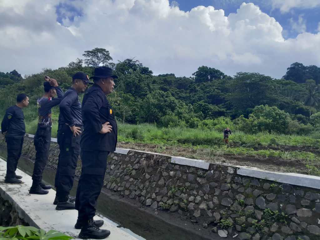Dalam Rangka Hari Bumi, Kalapas Pasir Putih Ajak Petugas dan PPNPN Rawat dan Jaga Kebersihan&nbsp;Lingkungan