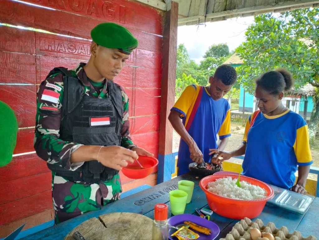 Nasi Goreng Ala Satgas Yonif 310/KK, Kedepankan Edukasi&nbsp;Pelajar