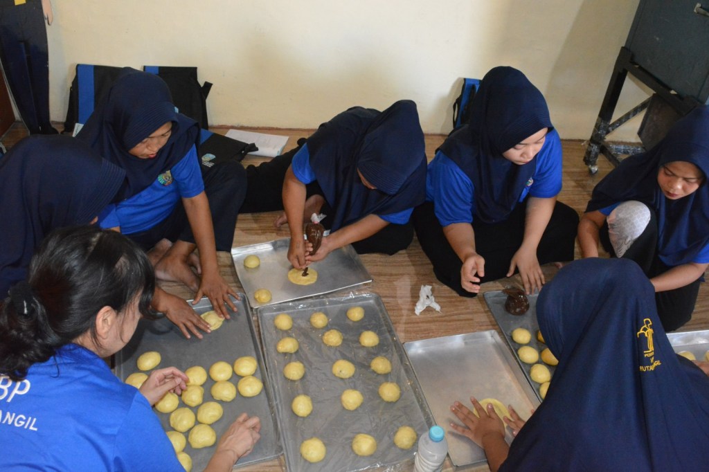 Ajarkan Pembuatan Kue, BLK Kabupaten Pasuruan Berikan Pembekalan Kepada WBP Perempuan Rutan&nbsp;Bangil