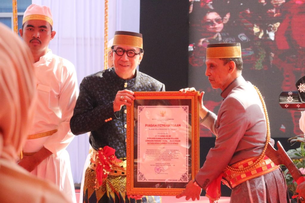 Menkumham Terima Gelar Adat Kerajaan&nbsp;Gowa