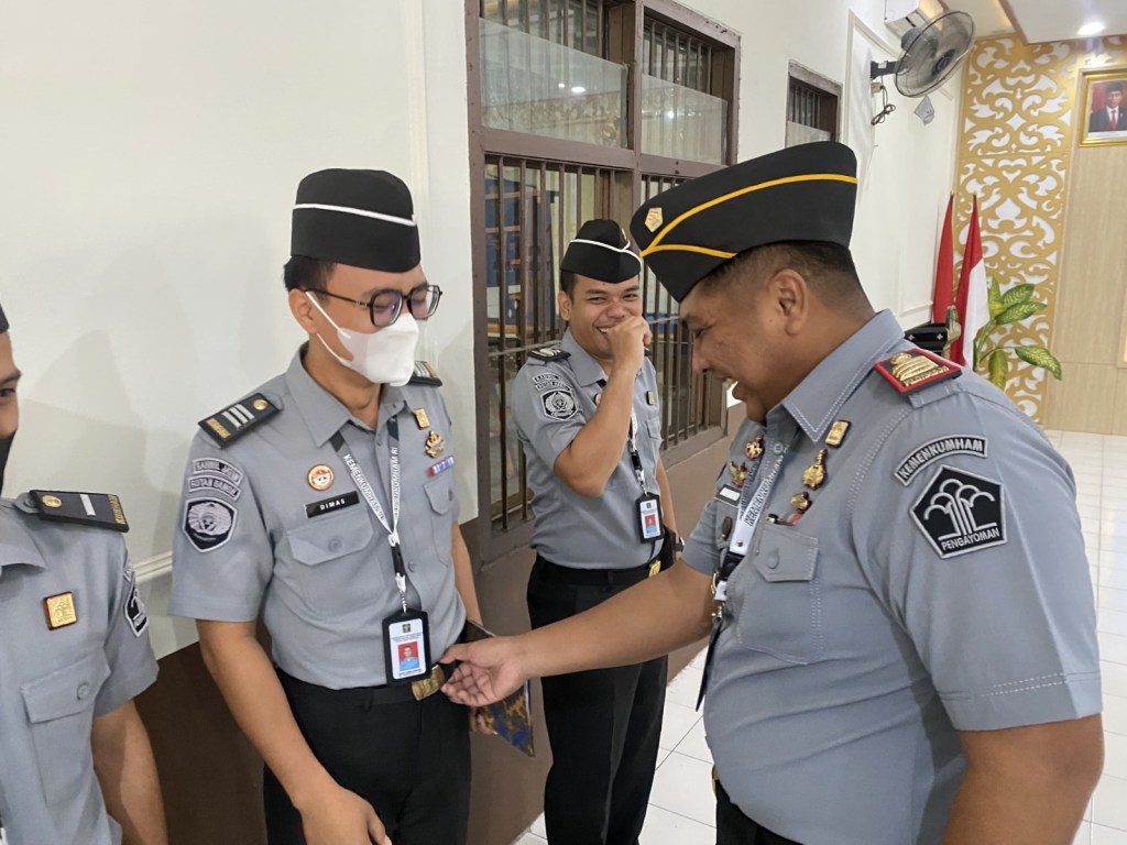 Kedisiplinan Pegawai, Kepala Rutan Bangil Cek Kerapihan Pegawai