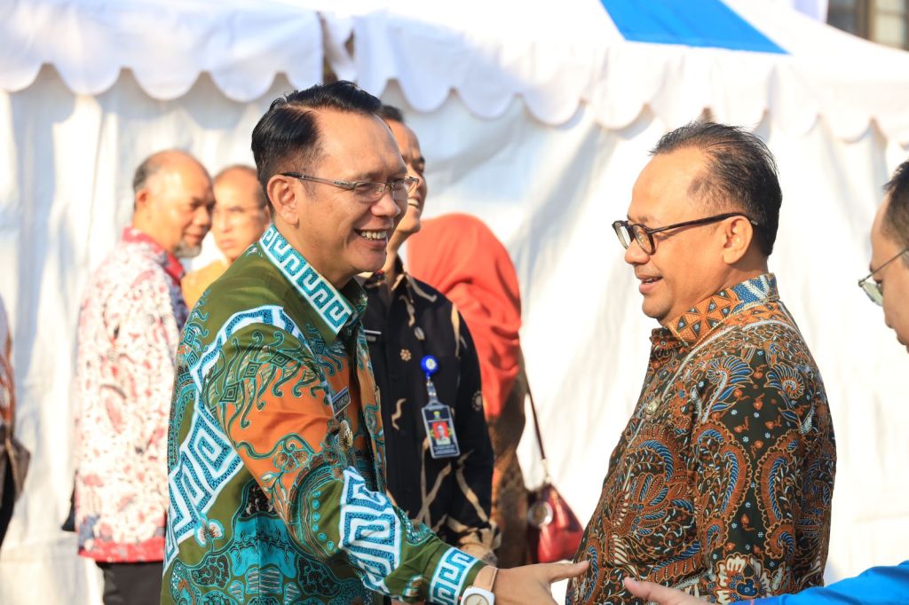 Pemkab Bekasi Serahkan Aset Wilayah Layanan Perumda Tirta Bhagasasi Pada Pemkot&nbsp;Bekasi