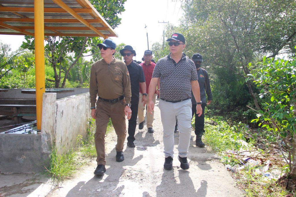 Monitoring Kawasan Nusakambangan, Menteri Hukum dan HAM Kunjungi Kampung&nbsp;Laut