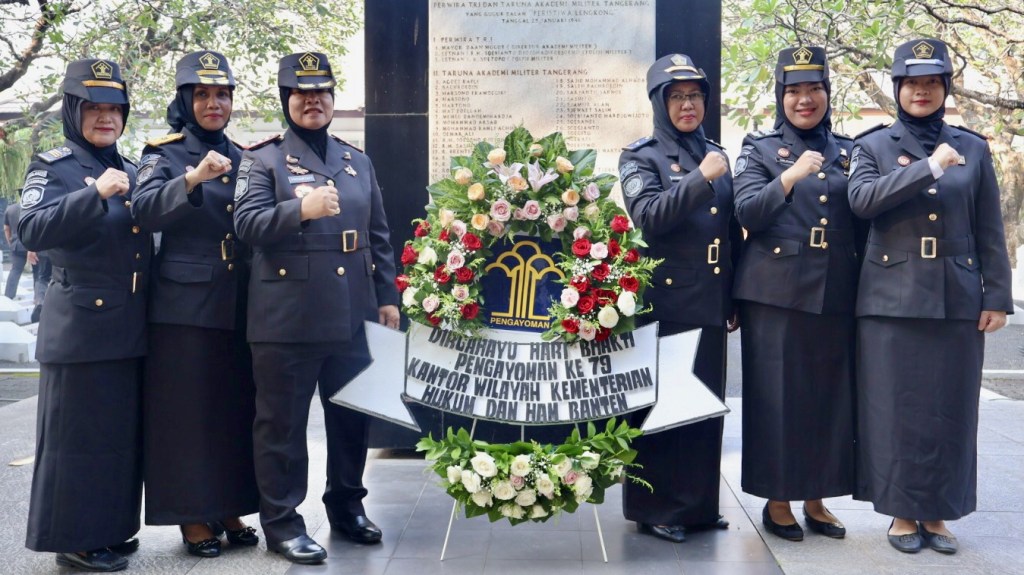 Peringatan Hari Pengayoman Ke-79 Tahun 2024, Lapas Perempuan Tangerang Gelar Upacara Tabur Bunga di Makam&nbsp;Pahlawan