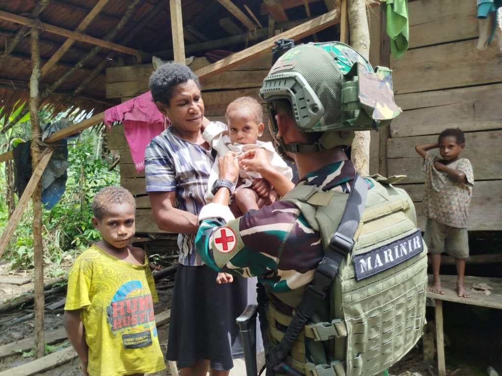 Marinir Habema Peduli Layani Kesehatan Warga Kuari