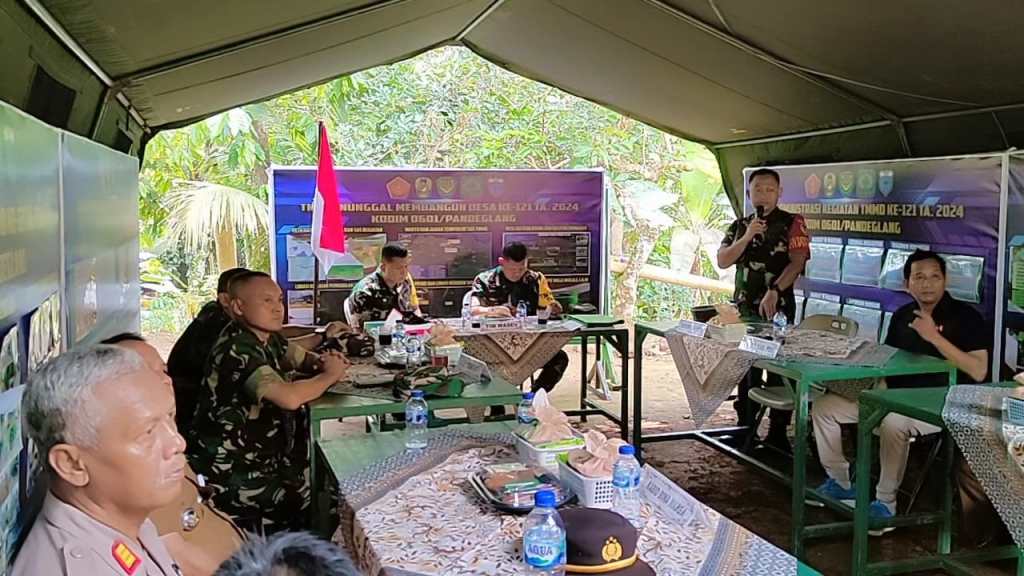 Penanggung Jawab Operasi TMMD 121 Tinjau Lokasi Di Desa Cikumbueun&nbsp;Mandalawangi