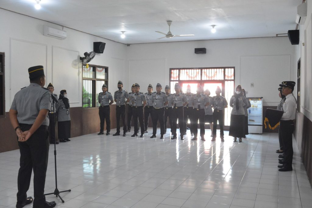 Jagoan Ragil, Rutan Bangil Kanwil Kemenkumham Jatim Berikan Reward Pegawai Teladan Periode Juli&nbsp;2024