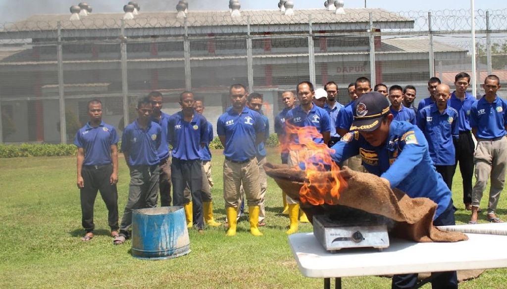 Lapas Cikarang Gandeng Dinas Pemadam Kebakaran Kabupaten Bekasi Gelar Sosialisasi dan Simulasi Pencegahan Bahaya&nbsp;Kebakaran