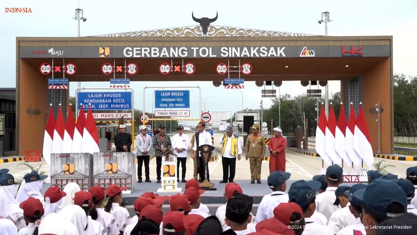Presiden Jokowi Resmikan Ruas Tol Binjai-Langsa dan Kuala Tanjung-Tebing&nbsp;Tinggi-Parapat